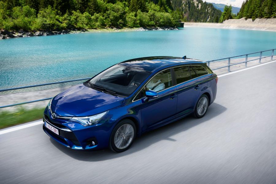  Toyota Avensis Wagon 2015 года  (фото 17 из 33)